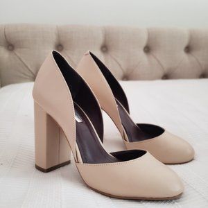 BCBG chunk heel cream pumps Size 4